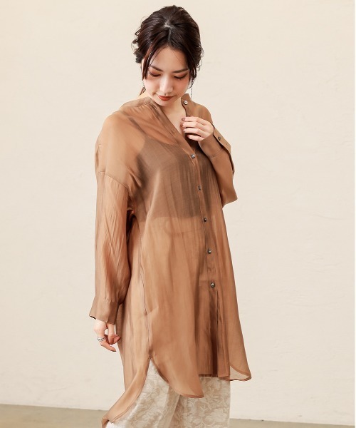natural couture（ナチュラルクチュール）の「バンドカラーキラッとシアーシャツ（シャツ/ブラウス・レディース・ホワイト/ブルー/モカ/レンガ・FREE）」の5枚目の写真