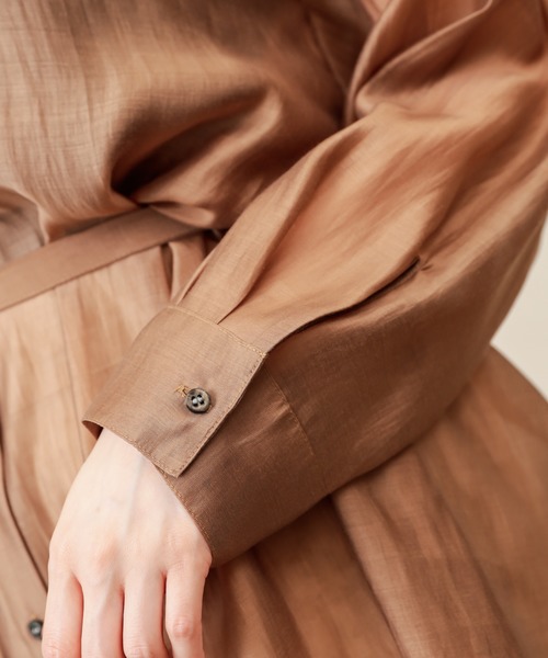 natural couture（ナチュラルクチュール）の「バンドカラーキラッとシアーシャツ（シャツ/ブラウス・レディース・ホワイト/ブルー/モカ/レンガ・FREE）」の7枚目の写真