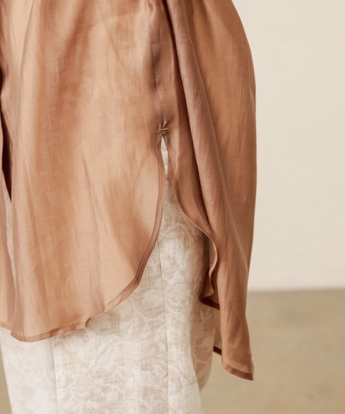 natural couture（ナチュラルクチュール）の「バンドカラーキラッとシアーシャツ（シャツ/ブラウス・レディース・ホワイト/ブルー/モカ/レンガ・FREE）」の13枚目の写真