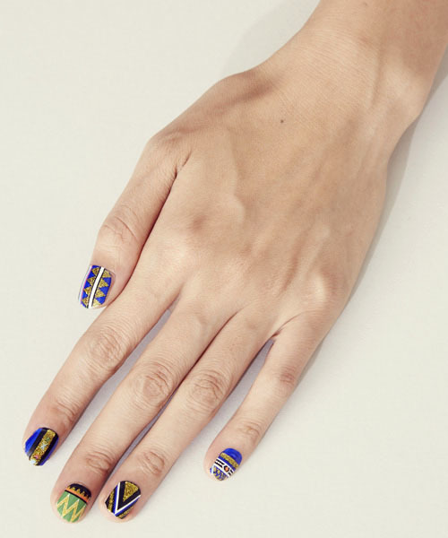 チャイハネ（チャイハネ）の「【チャイハネ】ETHNIC ネイルシール DECO tte Nail（デコッテネイル）ラメ入り（ネイルシール/ネイルチップ・レディース・その他/ゴールド/グリーン/その他1/その他2/その他3/その他4/その他5/その他6/カラフル/ブラック×ブラック/その他7/ブルー/クリア/その他8/ゴールド系その他/マルチ/ブルー系その他/その他15/その他20/ターコイズブルー/その他21/その他22/その他11/レインボー/その他10/その他13/その他12/その他9/その他23/その他24/その他25/その他26/その他27/その他28/D/C/B/A/E/F/G/H/I/J・FREE）」の5枚目の写真