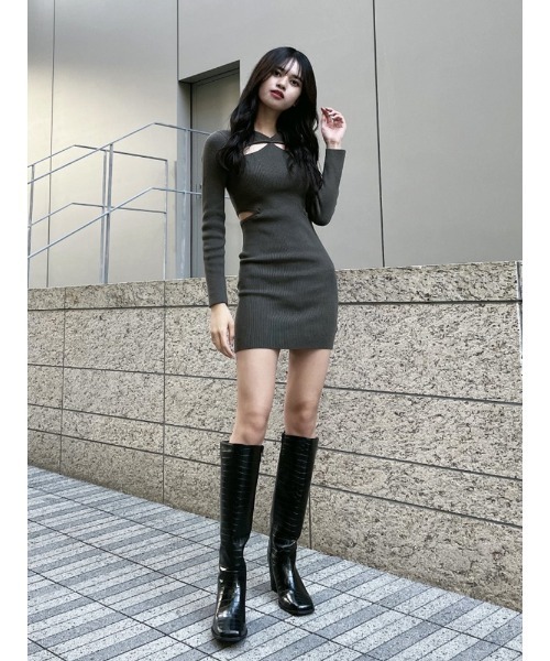 ENVYM（アンビー）の「デコルテカッティングＫｎｉｔ ＯＰ（ワンピース・レディース・ブラック/カーキ/ベージュ/グレー・FREE）」の5枚目の写真