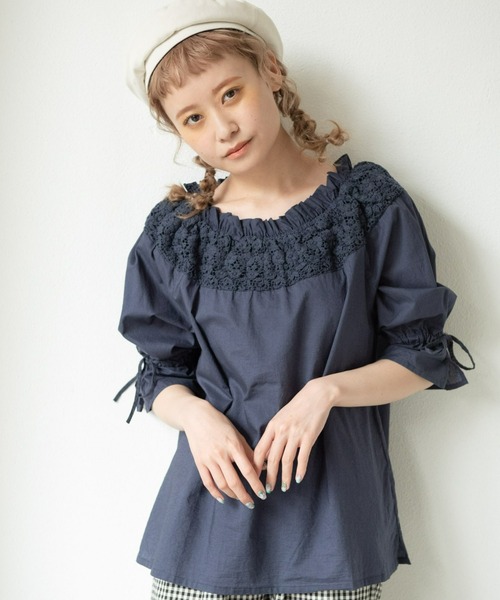 MERLOT(メルロー)の「キャンディースリーブブラウス(シャツ/ブラウス・レディース・ホワイト/ネイビー/レッド・FREE)」の2枚目の写真
