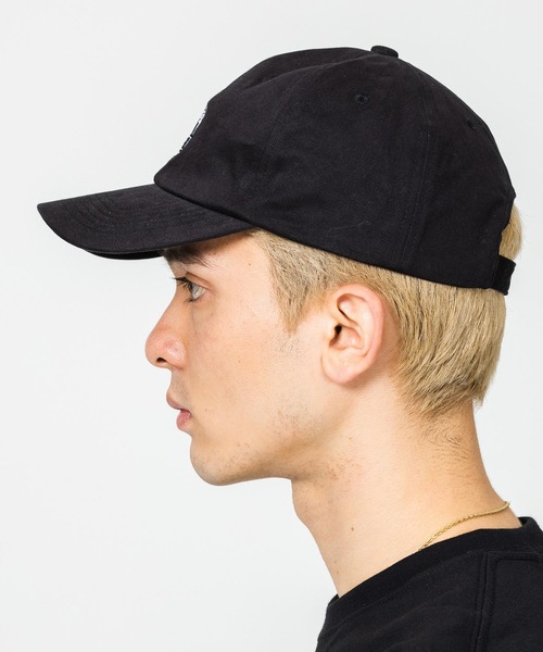 XLARGE（エクストララージ）の「SLANTED OG 6PANEL CAP（キャップ・メンズ・ブラック/バーガンディー/ネイビー/ベージュ・ONE SIZE）」の6枚目の写真