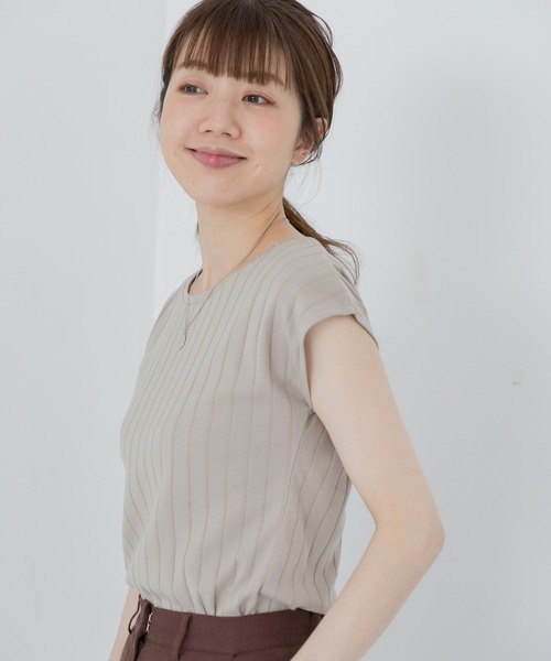 URBAN RESEARCH Sonny Label(アーバンリサーチサニーレーベル)の「汗ジミ防止UVフレンチTシャツ(Tシャツ/カットソー・レディース・オフホワイト/ブルー/ベージュ系その他/チャコールグレー・FREE)」の6枚目の写真