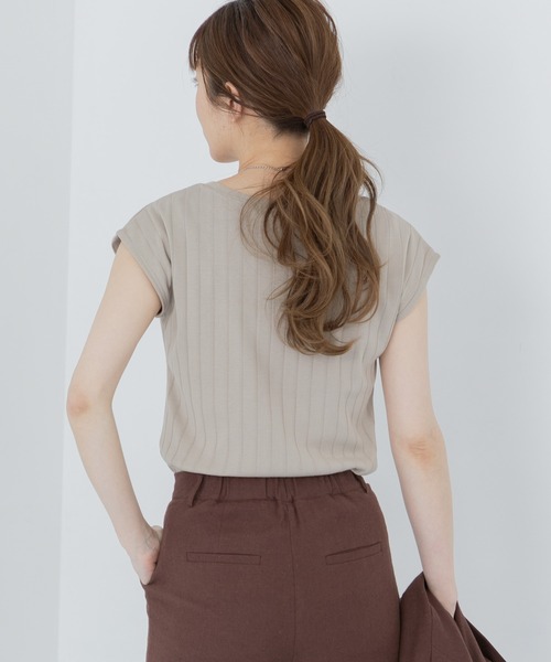 URBAN RESEARCH Sonny Label(アーバンリサーチサニーレーベル)の「汗ジミ防止UVフレンチTシャツ(Tシャツ/カットソー・レディース・オフホワイト/ブルー/ベージュ系その他/チャコールグレー・FREE)」の7枚目の写真