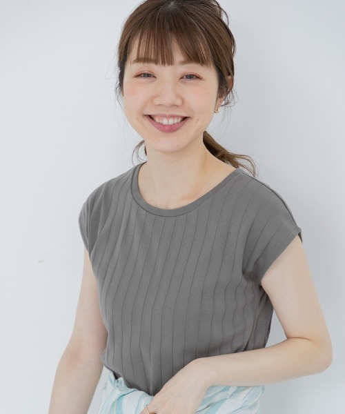 URBAN RESEARCH Sonny Label(アーバンリサーチサニーレーベル)の「汗ジミ防止UVフレンチTシャツ(Tシャツ/カットソー・レディース・オフホワイト/ブルー/ベージュ系その他/チャコールグレー・FREE)」の10枚目の写真