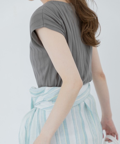 URBAN RESEARCH Sonny Label(アーバンリサーチサニーレーベル)の「汗ジミ防止UVフレンチTシャツ(Tシャツ/カットソー・レディース・オフホワイト/ブルー/ベージュ系その他/チャコールグレー・FREE)」の13枚目の写真