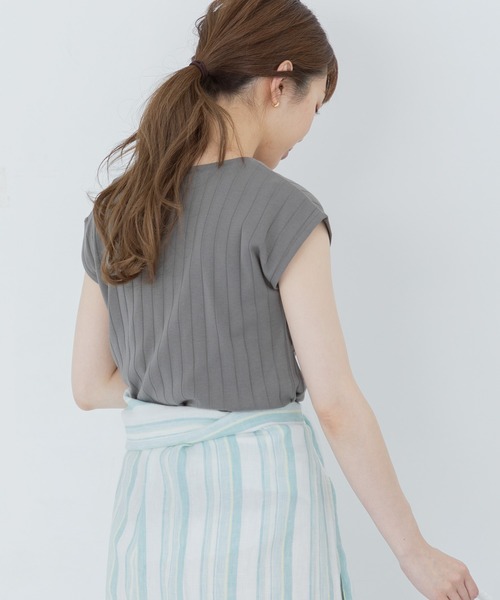 URBAN RESEARCH Sonny Label(アーバンリサーチサニーレーベル)の「汗ジミ防止UVフレンチTシャツ(Tシャツ/カットソー・レディース・オフホワイト/ブルー/ベージュ系その他/チャコールグレー・FREE)」の14枚目の写真