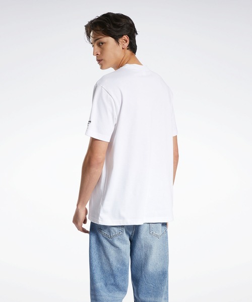 Reebok（リーボック）の「クラシックス キャンピング ショート スリーブ Tシャツ / Classics Camping Short Sleeve T-Shirt（Tシャツ/カットソー・メンズ・ブラック×ブラック/ホワイト/ブルー・SMALL/XXX-LARGE/LARGE/X-LARGE/XX-LARGE/MEDIUM/X-SMALL）」の6枚目の写真