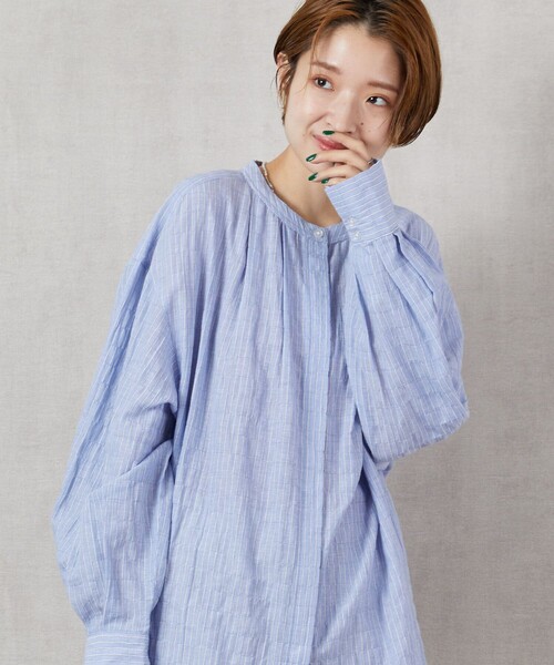 FREAK'S STORE（フリークスストア）の「▽【WEB限定】ナチュラルウェーブ ボリューム袖スタンドカラーシャツ（シャツ/ブラウス・レディース・ホワイト/ブルー/ピンク/ベージュ/ブラック・ﾌﾘ-）」の5枚目の写真