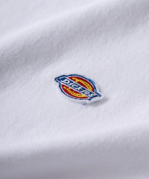Dickies(ディッキーズ)の「【DICKIES/ディッキーズ】ミニワッペン付きスウェット/ワンポイント/ビッグシルエット(スウェット・メンズ・グレイッシュベージュ/サックスブルー/グリーン/ホワイト/ブラック/ベージュ・M/L/XL)」の8枚目の写真