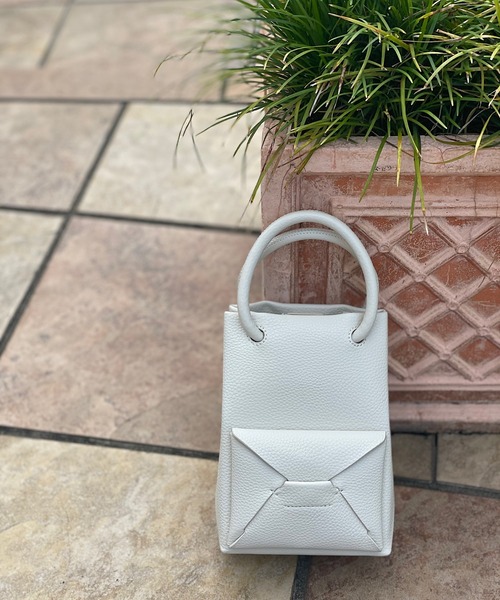 ADD CULUMN（アドカラム）の「【ADD CULUMN(アドカラム)】別注PACKETバッグS（ショルダーバッグ・レディース・オフホワイト/グレー系その他/レッド・S）」の2枚目の写真