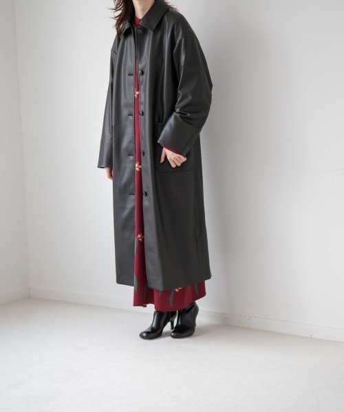yuw（ユウ）の「ECO LEATHER COAT　229598（ピーコート・レディース・ブラック/ベージュ・FREE）」の2枚目の写真
