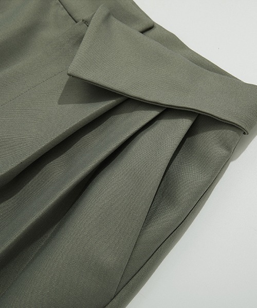 Fano Studios（ファノ ストゥディオズ）の「【Fano Studios】Folded asymmetry waist suit trousers FQ21K029（スラックス・レディース・ブラック/モスグリーン・S/M/L）」の17枚目の写真
