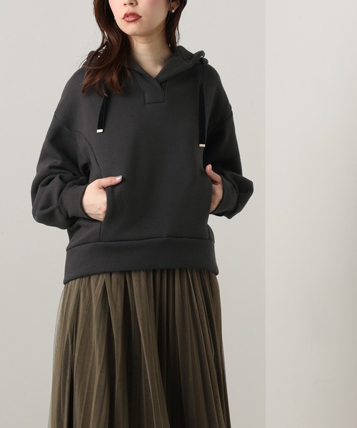 natural couture（ナチュラルクチュール）の「オープンネック裏起毛パーカー（パーカー・レディース・ブラウン/アイボリー/ミント/スミクロ/グレイッシュベージュ・FREE）」の4枚目の写真