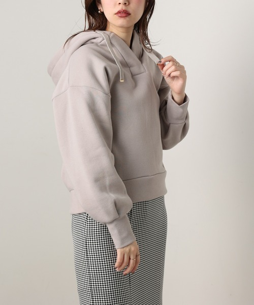 natural couture（ナチュラルクチュール）の「オープンネック裏起毛パーカー（パーカー・レディース・ブラウン/アイボリー/ミント/スミクロ/グレイッシュベージュ・FREE）」の2枚目の写真