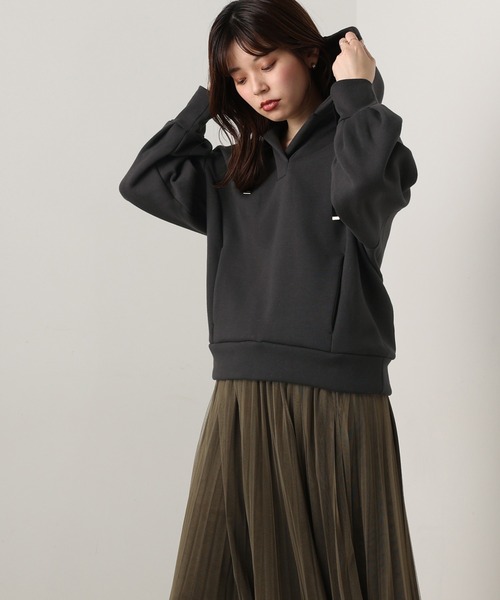 natural couture（ナチュラルクチュール）の「オープンネック裏起毛パーカー（パーカー・レディース・ブラウン/アイボリー/ミント/スミクロ/グレイッシュベージュ・FREE）」の6枚目の写真