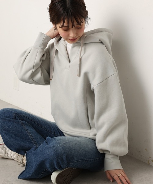 natural couture（ナチュラルクチュール）の「オープンネック裏起毛パーカー（パーカー・レディース・ブラウン/アイボリー/ミント/スミクロ/グレイッシュベージュ・FREE）」の13枚目の写真