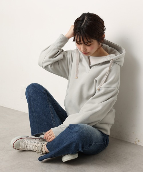 natural couture（ナチュラルクチュール）の「オープンネック裏起毛パーカー（パーカー・レディース・ブラウン/アイボリー/ミント/スミクロ/グレイッシュベージュ・FREE）」の16枚目の写真