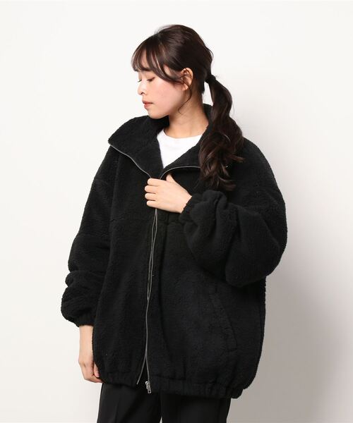 THISIS（ディスイズ）の「ビッグシルエット ボア スタンドブルゾン レディース（ブルゾン・レディース・ホワイト/ブラック/チャコール/ベージュ・X-LARGE/MEDIUM/LARGE）」の8枚目の写真