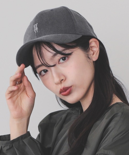 BEAMS HEART(ビームスハート)の「【4色展開】ハンドサイン ロゴ キャップ(キャップ・レディース・サックスブルー/ベージュ/ホワイト系その他5/チャコールグレー/ピンク/オフホワイト/オレンジ/ホワイト・FREE)」の9枚目の写真