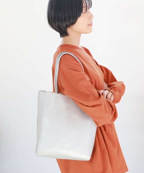 LAKOLE（ラコレ）の「フェイクレザー軽量トートバッグ / 263720（トートバッグ・レディース・ブラック/ダークオリーブ/マスタード/その他1/アイボリー/ブラウン系その他・FREE）」の6枚目の写真