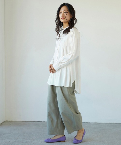 NICOLE white（ニコルホワイト）の「ボリューム袖デニムブラウス（シャツ/ブラウス・レディース・ブラック/ブルー系/オフホワイト・FREE）」の2枚目の写真