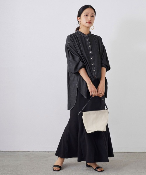 NICOLE white（ニコルホワイト）の「ボリューム袖デニムブラウス（シャツ/ブラウス・レディース・ブラック/ブルー系/オフホワイト・FREE）」の3枚目の写真