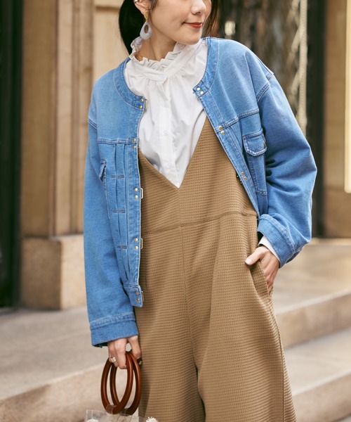 Chez toi(シェトワ)の「フロントデザインゴールドフックノーカラーGジャン(デニムジャケット・レディース・インディゴブルー/ブルー/アイボリー・FREE)」の4枚目の写真