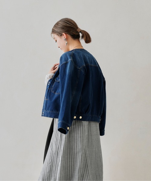 Chez toi(シェトワ)の「フロントデザインゴールドフックノーカラーGジャン(デニムジャケット・レディース・インディゴブルー/ブルー/アイボリー・FREE)」の20枚目の写真