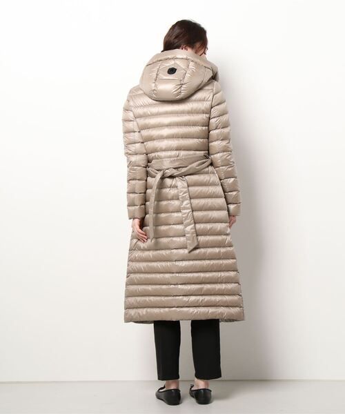Mackage(マッカージュ)の「【MACKAGE/マッカージュ】PORTIA Ladies Hooded Sateen coat(ダウンジャケット/コート・レディース・ベージュ・34)」の3枚目の写真