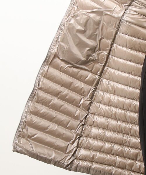 Mackage(マッカージュ)の「【MACKAGE/マッカージュ】PORTIA Ladies Hooded Sateen coat(ダウンジャケット/コート・レディース・ベージュ・34)」の2枚目の写真