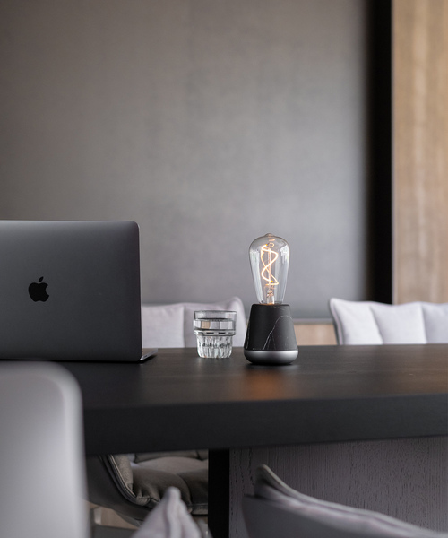 Humble 2 充電式 LEDテーブルライト 美品 Humble 2 充電式 LEDテーブルライト グラススモーク