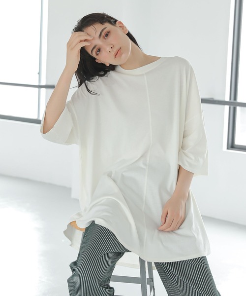 LAKOLE（ラコレ）の「BIGフレアラインTシャツ / 275565（Tシャツ/カットソー・レディース・ブラック/ベージュ/ブラウン/オフホワイト・SMALL/MEDIUM）」の2枚目の写真