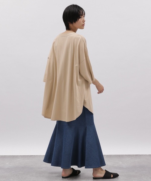 LAKOLE（ラコレ）の「BIGフレアラインTシャツ / 275565（Tシャツ/カットソー・レディース・ブラック/ベージュ/ブラウン/オフホワイト・SMALL/MEDIUM）」の11枚目の写真