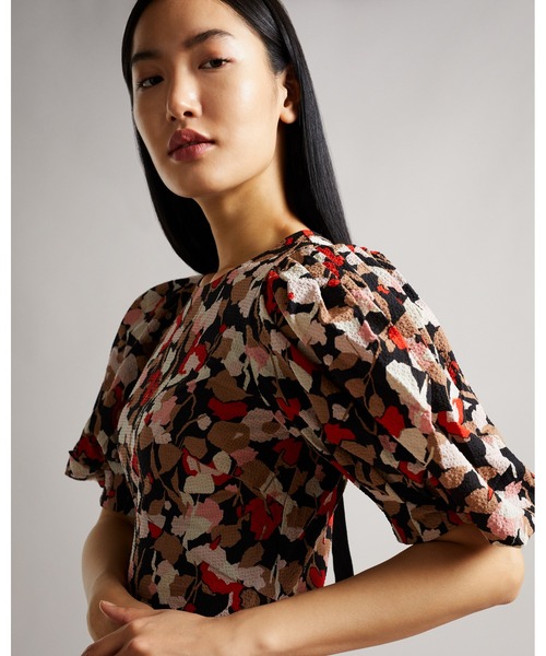 Ted Baker（テッドベーカー）の「HELGI フラワープリント ミディ