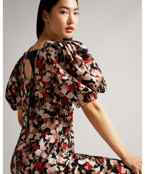 Ted Baker（テッドベーカー）の「HELGI フラワープリント ミディドレス