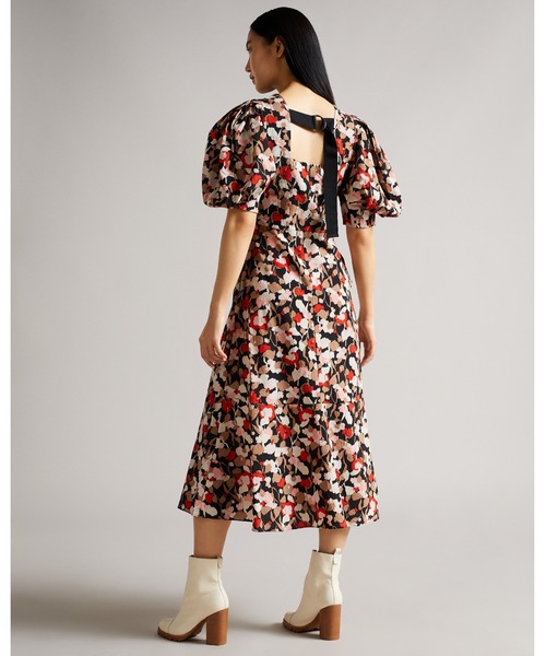 Ted Baker(テッドベーカー)の「HELGI フラワープリント ミディ Ted Baker(テッドベーカー)の「HELGI フラワープリント ミディ