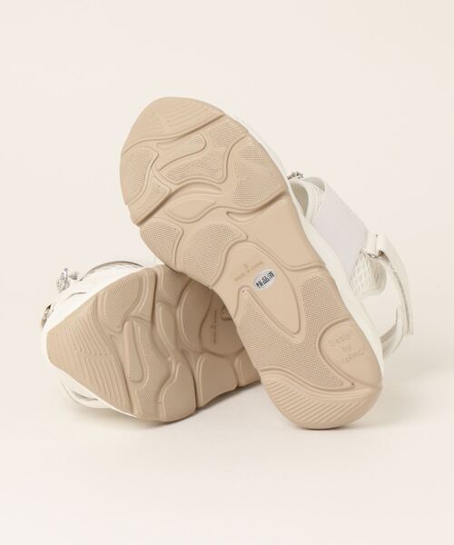 KOBE LETTUCE（コウベレタス）の「ビジューベルクロサンダル（サンダル・レディース・ホワイト/ブラック・L/LL/M/S）」の3枚目の写真