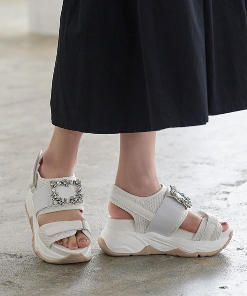 KOBE LETTUCE（コウベレタス）の「ビジューベルクロサンダル（サンダル・レディース・ホワイト/ブラック・L/LL/M/S）」の5枚目の写真