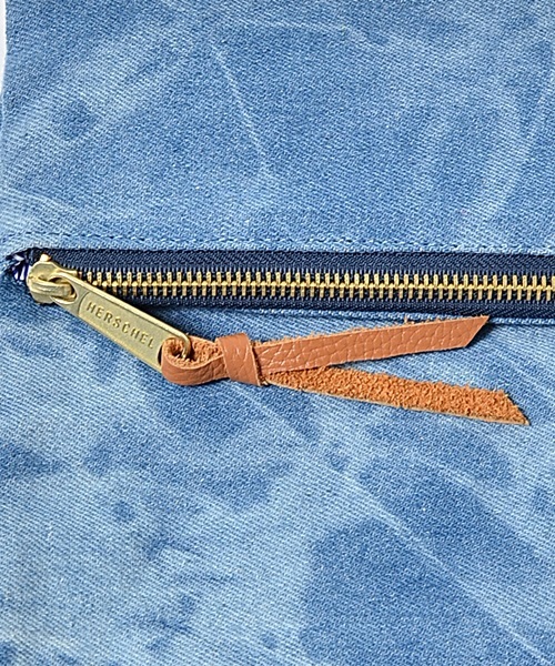 SHIPS JET BLUE（シップスジェットブルー）の「HERSCHEL×SHIPS JET BLUE: ゛CARTER L゛ デニムクラッチバッグ■（クラッチバッグ・メンズ・ネイビー/ライトブルー・ONESIZE）」の10枚目の写真