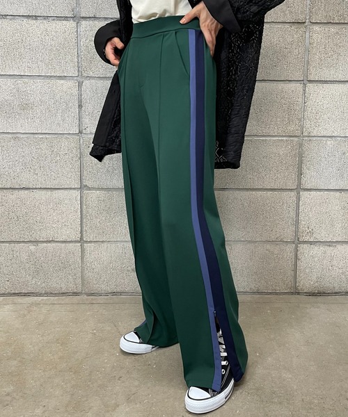 mi via loca(ミヴィアロカ)の「サイドラインセンターシームパンツ(その他パンツ・レディース・ブラック/グリーン/ワインレッド/チャコールグレー/ブラウン・FREE)」の4枚目の写真