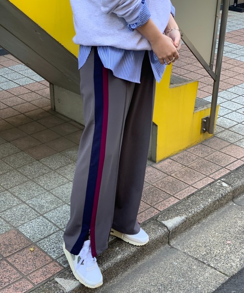 mi via loca(ミヴィアロカ)の「サイドラインセンターシームパンツ(その他パンツ・レディース・ブラック/グリーン/ワインレッド/チャコールグレー/ブラウン・FREE)」の22枚目の写真