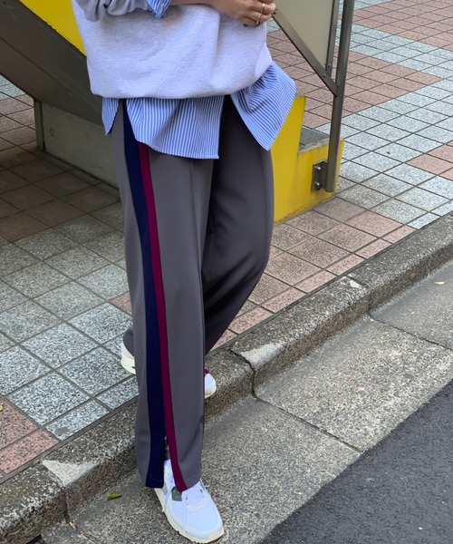 mi via loca(ミヴィアロカ)の「サイドラインセンターシームパンツ(その他パンツ・レディース・ブラック/グリーン/ワインレッド/チャコールグレー/ブラウン・FREE)」の21枚目の写真