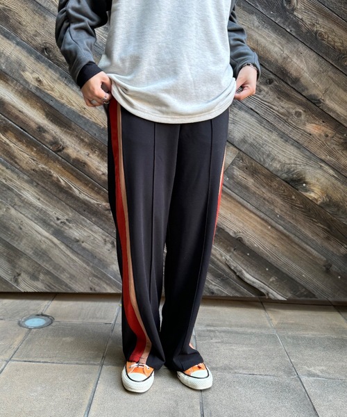 mi via loca(ミヴィアロカ)の「サイドラインセンターシームパンツ(その他パンツ・レディース・ブラック/グリーン/ワインレッド/チャコールグレー/ブラウン・FREE)」の16枚目の写真