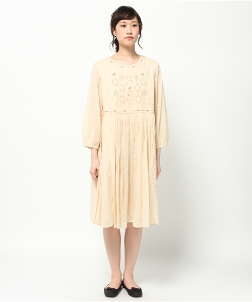 SUNAOKUWAHARA（スナオクワハラ）の「スターライトエンブロイダリー（ワンピース・レディース・ブラック/ベージュ・M size）」の2枚目の写真