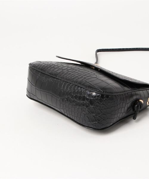 HONEYSUCKLE ROSE（ハニーサックルローズ）の「【HONEYSUCKLE ROSE】フェイクレザーミニフラップショルダー（ショルダーバッグ・レディース・ブラック/ブラウン・ONE SIZE）」の4枚目の写真