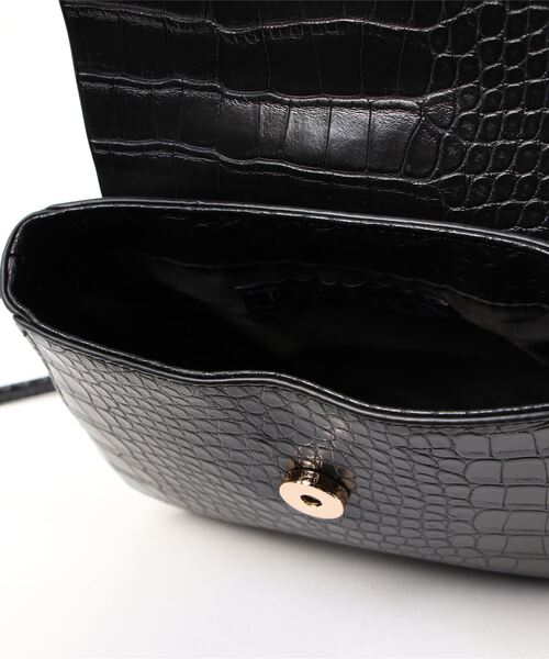 HONEYSUCKLE ROSE（ハニーサックルローズ）の「【HONEYSUCKLE ROSE】フェイクレザーミニフラップショルダー（ショルダーバッグ・レディース・ブラック/ブラウン・ONE SIZE）」の6枚目の写真