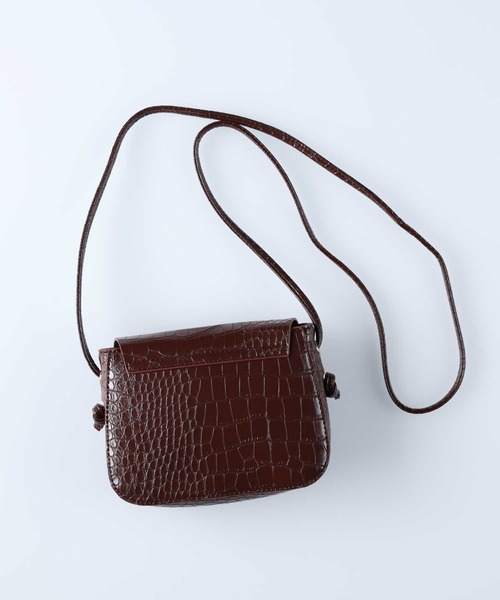 HONEYSUCKLE ROSE（ハニーサックルローズ）の「【HONEYSUCKLE ROSE】フェイクレザーミニフラップショルダー（ショルダーバッグ・レディース・ブラック/ブラウン・ONE SIZE）」の9枚目の写真