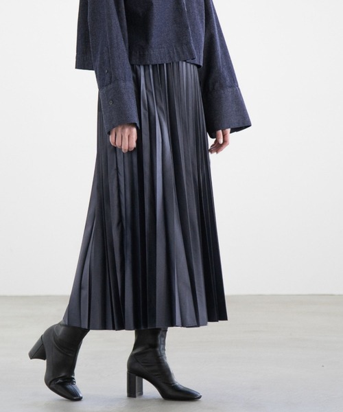 yuw(ユウ)の「タフタプリーツスカート 168195(スカート・レディース・ブラック/グリーン/チャコールグレー/ブルー/ベージュ/ネイビー・FREE)」の5枚目の写真